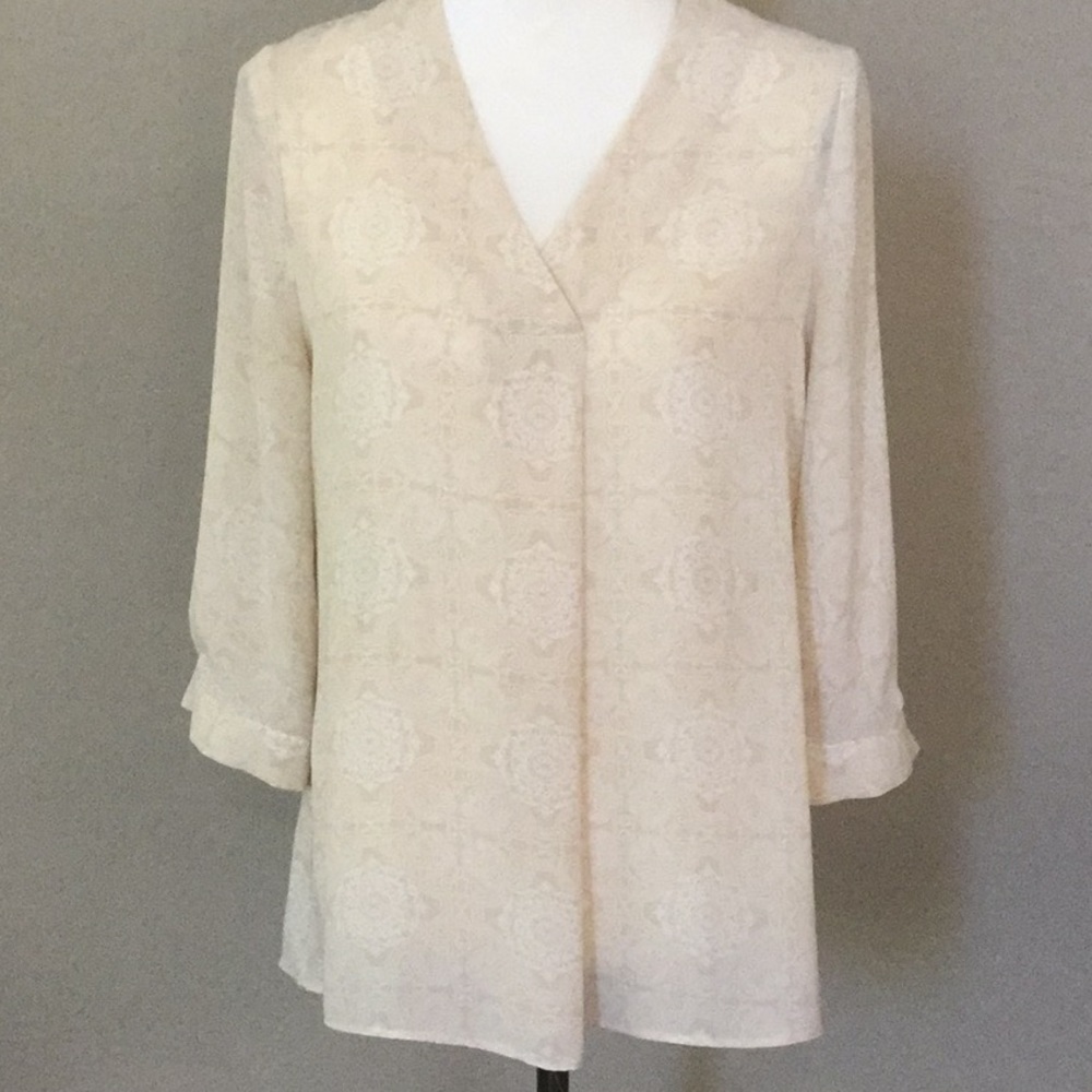 V-neck lightweight blouse
